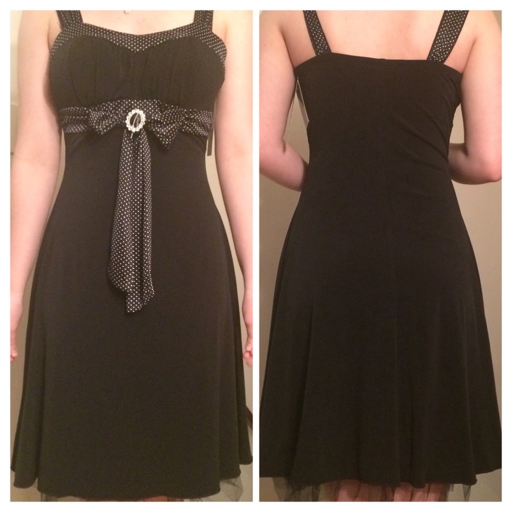 NWT dress. Size M. black w/polka-dot trim.